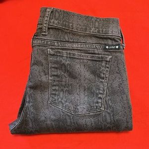 LUCKY BRAND SNAKESKIN CHARLIE SKINNY SIZE 8